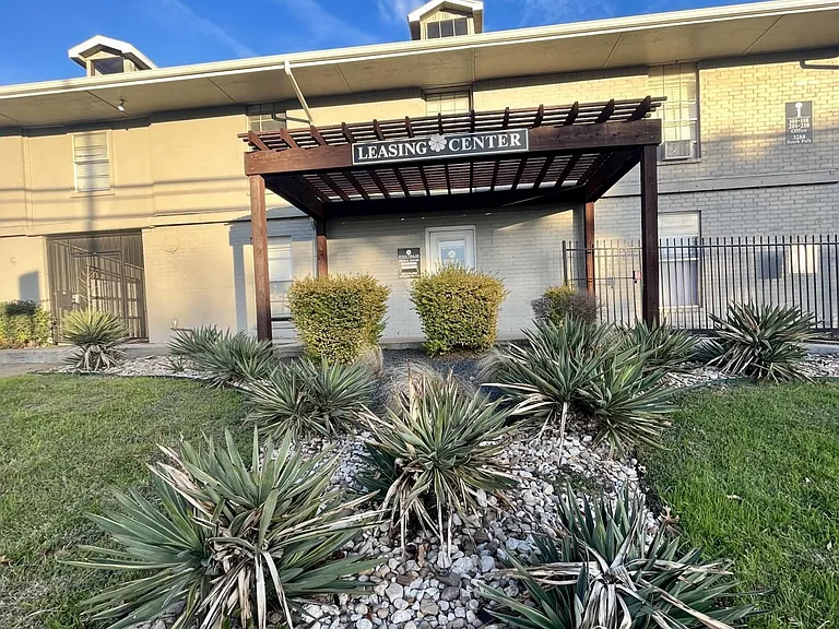 Leasing center exterior at Polk Villas